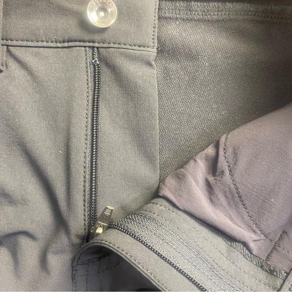 Duluth Trading Co Black Cargo‎ Pants with Durable Design - Picture 9 of 13